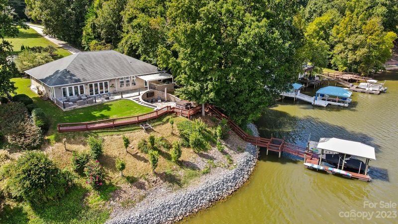 8476 Catawba Cove Dr, Belmont, NC 28012