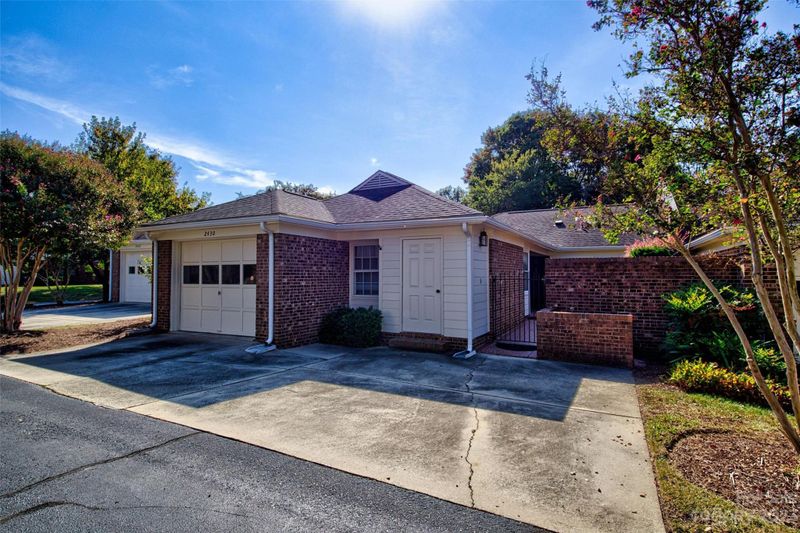 2430 Quail Lake Dr, Charlotte, NC 28210