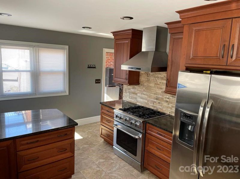 106 31st Ave NW, Hickory, NC 28601