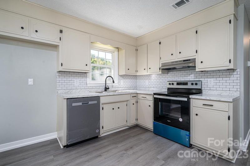 804 S Laurel St, Lincolnton, NC 28092