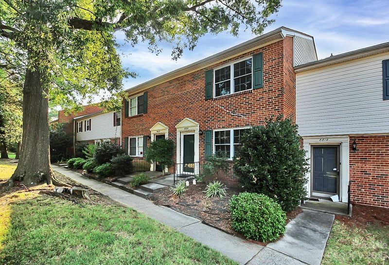 8817 Hunter Ridge Dr, Charlotte, NC 28226