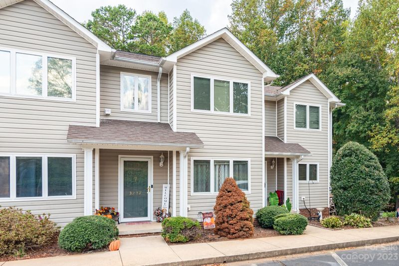 3237 White Oak Ct, Claremont, NC 28610