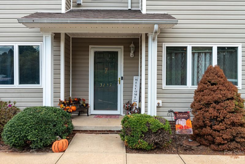 3237 White Oak Ct, Claremont, NC 28610