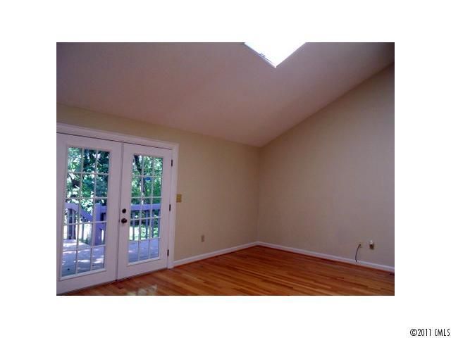 1761 NE 12th St #1761, Hickory, NC 28601