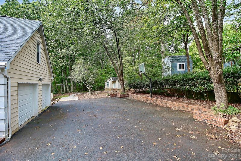 4600 Sarandon Ct, Charlotte, NC 28215