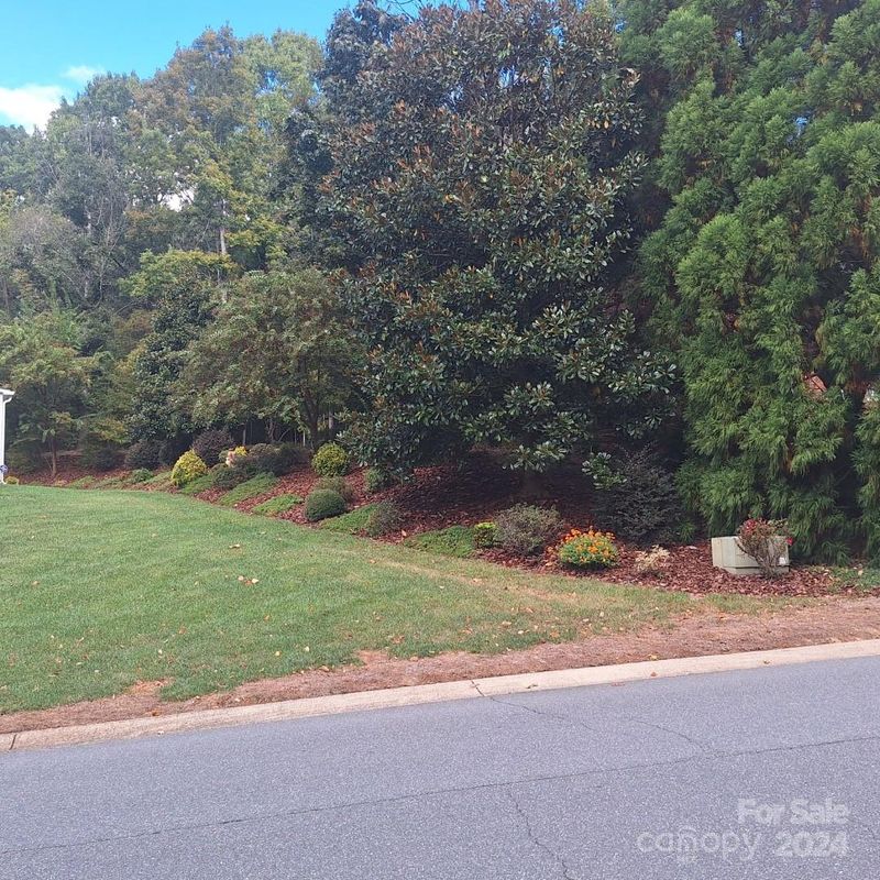 2600 Mt Isle Harbor Dr, Charlotte, NC 28214