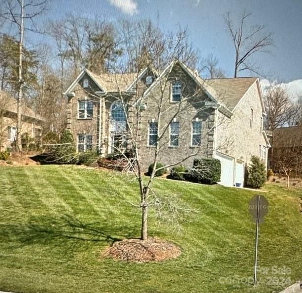 2600 Mt Isle Harbor Dr, Charlotte, NC 28214