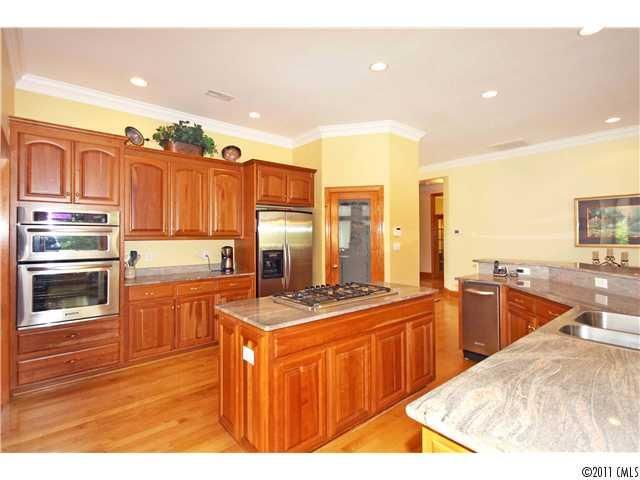 2722 Camden Pointe Dr, Sherrills Ford, NC 28673