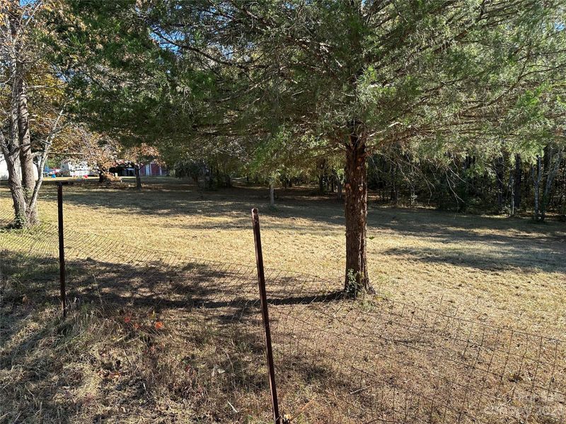 137 Cedarvale Dr, Harmony, NC 28634