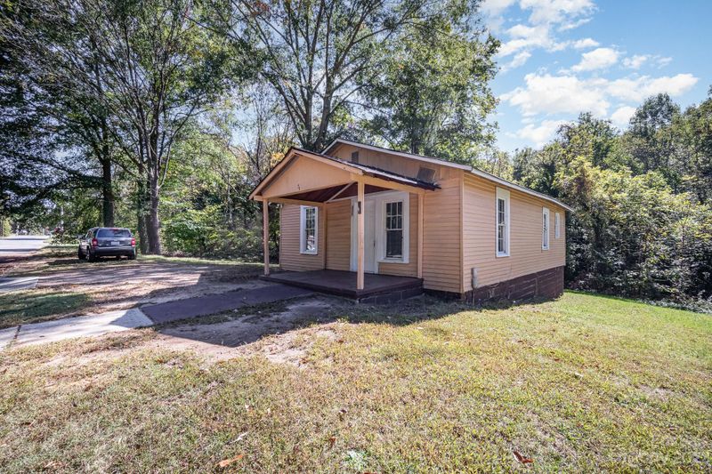 715 Newbern Ave, Statesville, NC 28677