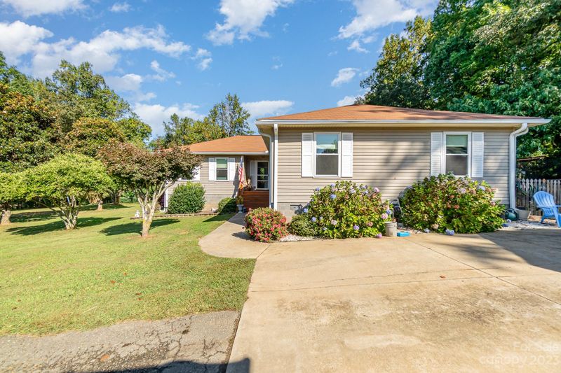 7850 Longbriar Dr, Kannapolis, NC 28081