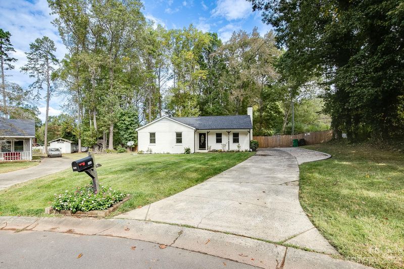 7640 Farm Gate Dr, Charlotte, NC 28215
