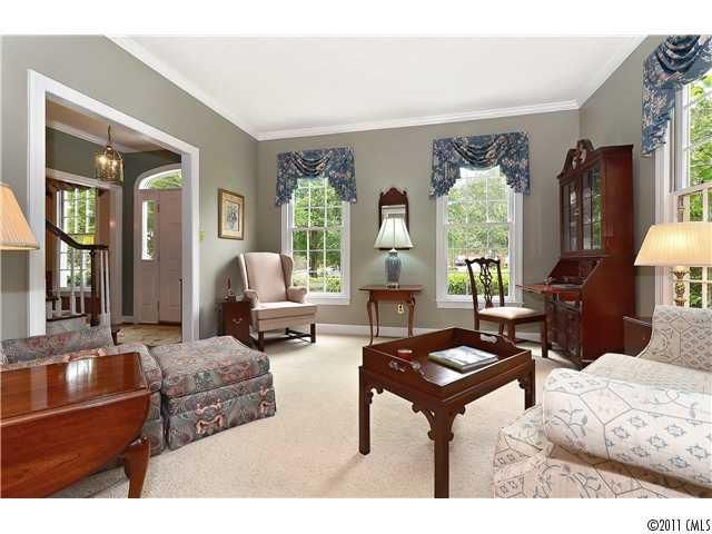 6937 Foxglove Dr, Charlotte, NC 28226