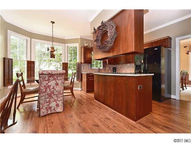 6937 Foxglove Dr, Charlotte, NC 28226