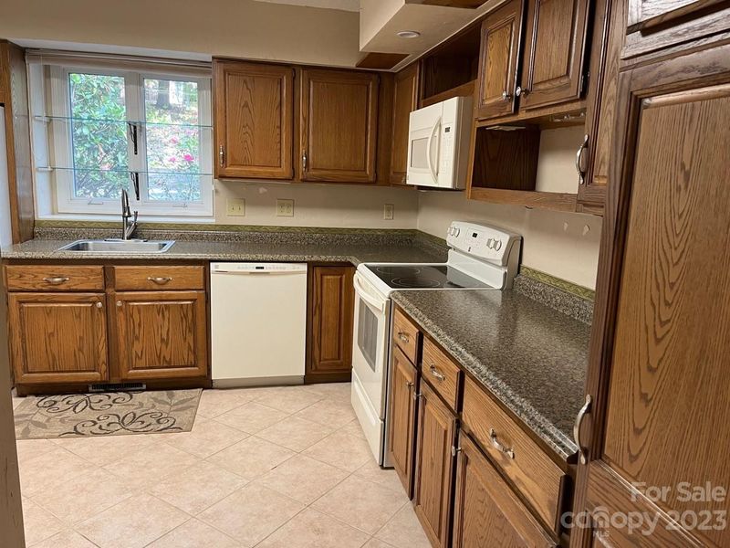 1776 12th St NE, Hickory, NC 28601