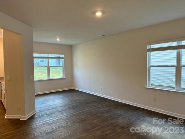 9035 Lowfalls Ln, Charlotte, NC 28216