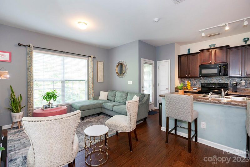 4016 Queensbridge Rd, Charlotte, NC 28213