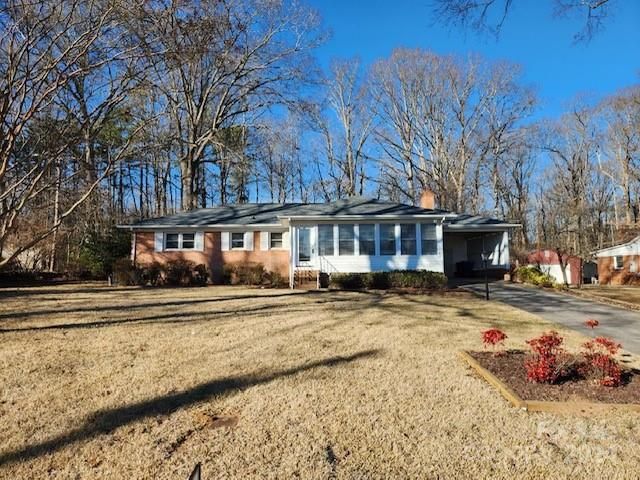 201 Forest Dr, Mount Holly, NC 28120