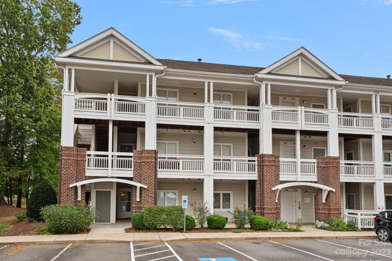 747 Peninsula Dr, Davidson, NC 28036
