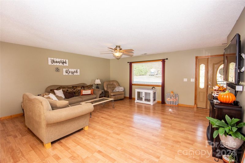 3075 Sunset Dr NE, Claremont, NC 28610