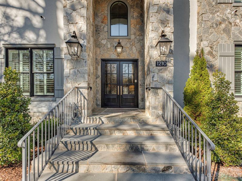 1210 Cedar Ln, Charlotte, NC 28226