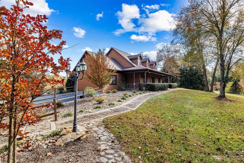 1498 Camp Creek Rd, Hickory, NC 28602
