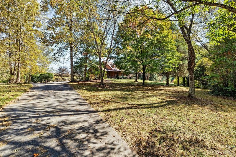 1498 Camp Creek Rd, Hickory, NC 28602
