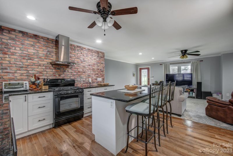 643 Ole Lamp Ln, Gastonia, NC 28056
