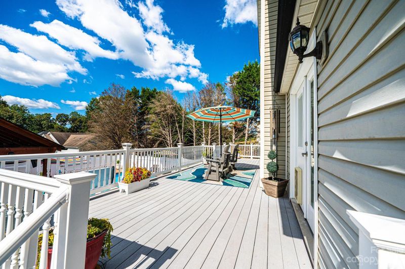 2565 Ironwood Dr, Hickory, NC 28602