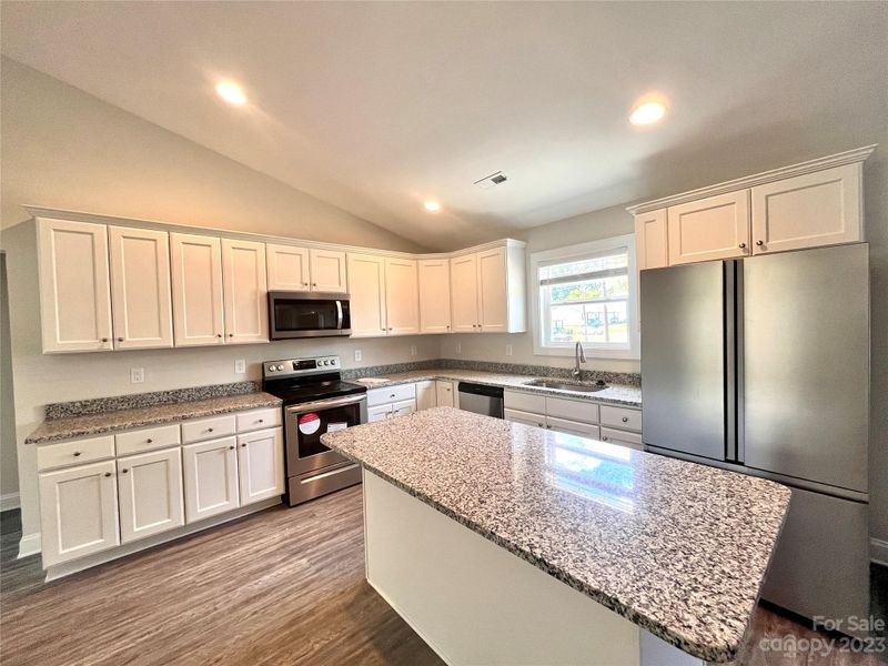 610 13th St SW, Hickory, NC 28602