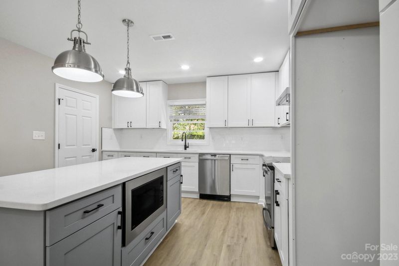 633 Mayview Dr, Charlotte, NC 28205