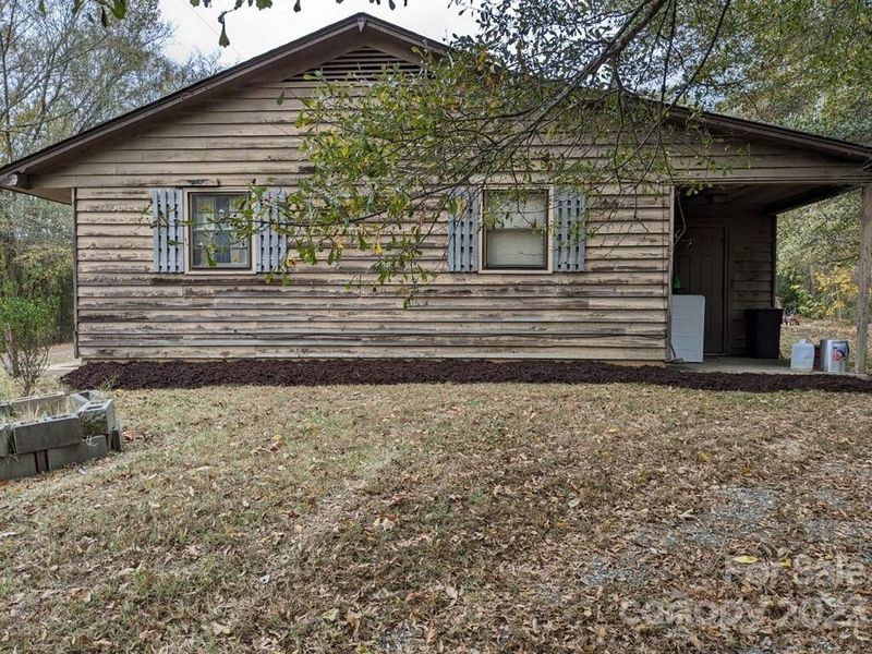 1965 Cabin Ln, Stanley, NC 28164