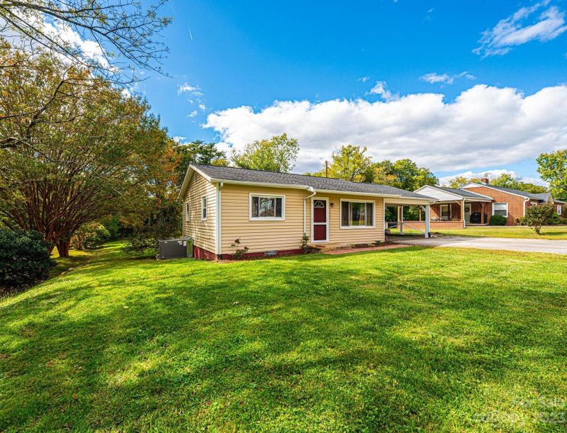 1611 15th St NE, Hickory, NC 28601