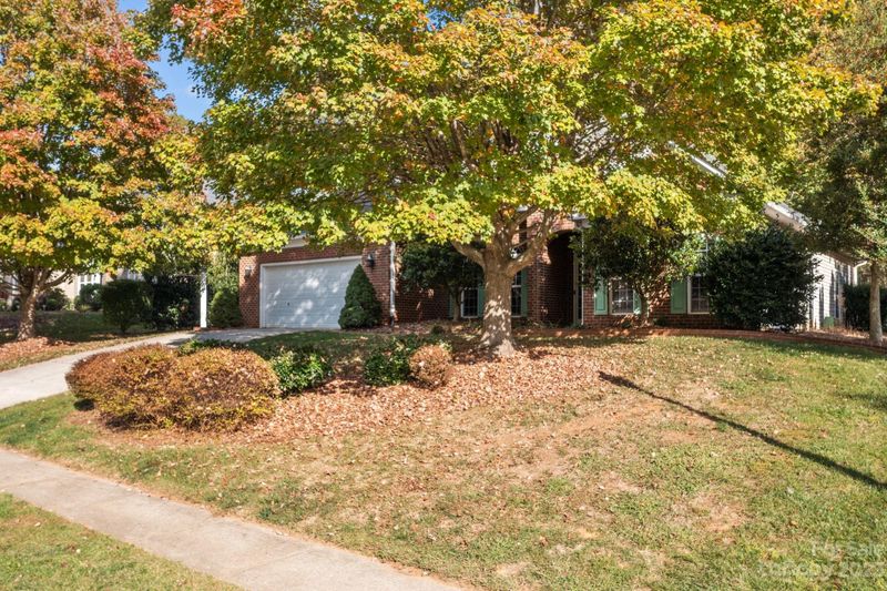 7701 Woodcrest Dr, Stanley, NC 28164