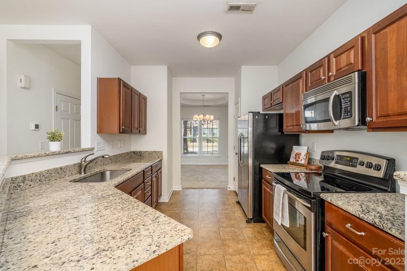 2233 Whitford Ln, Charlotte, NC 28210