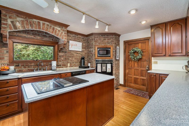31 Robinwood Dr, Midland, NC 28107
