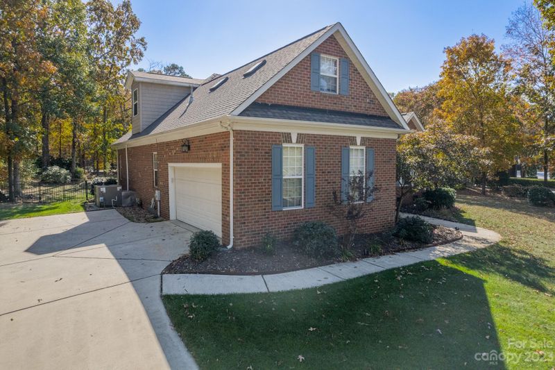 2357 Caernarfon Ln, Matthews, NC 28104