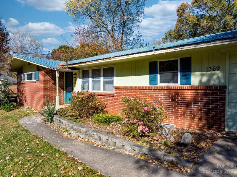 1369 19th Ave NE, Hickory, NC 28601