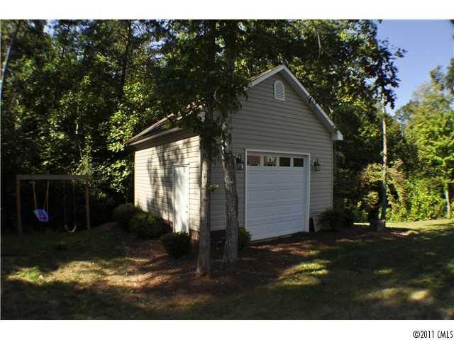 4094 Ore Bank Dr, Lincolnton, NC 28092
