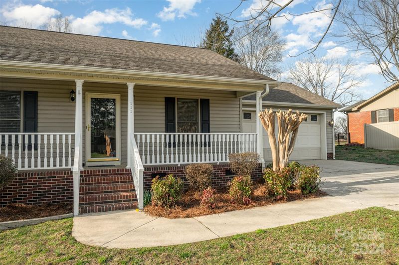 111 Bowen Dr, Statesville, NC 28677