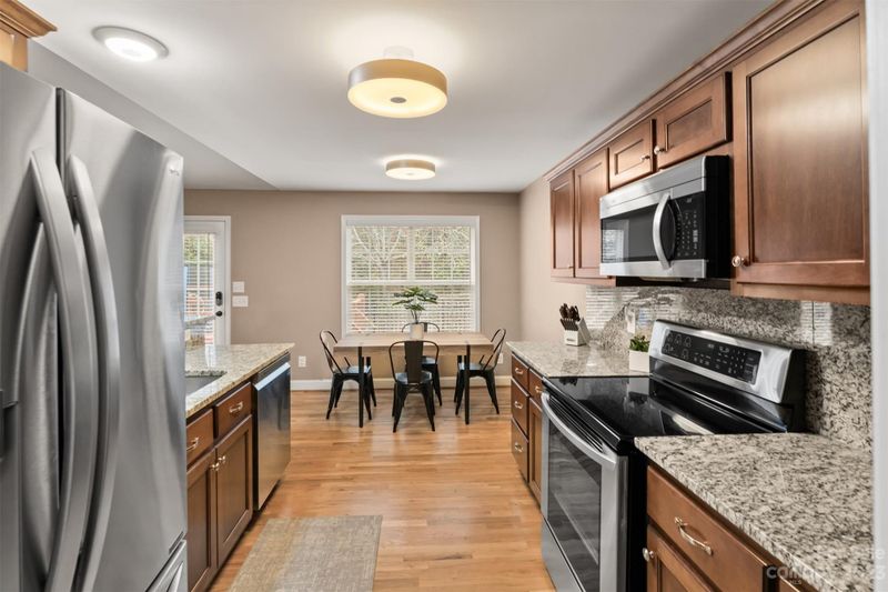 4272 Pickering Dr, Hickory, NC 28602