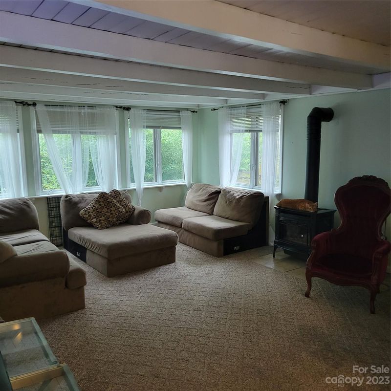 4910 N Center St, Hickory, NC 28601