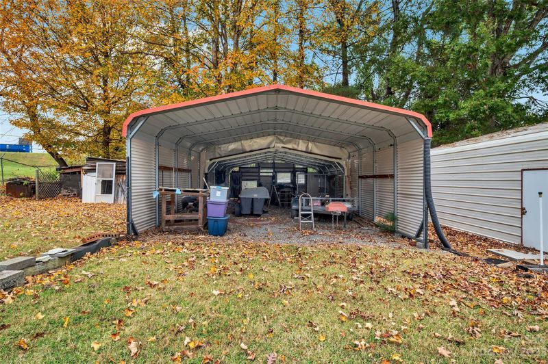 501 Thomas Dr, Newton, NC 28658