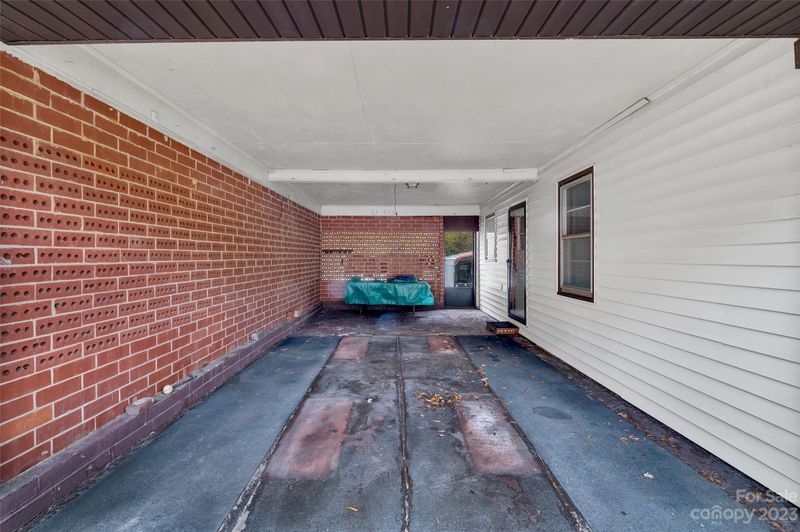 501 Thomas Dr, Newton, NC 28658