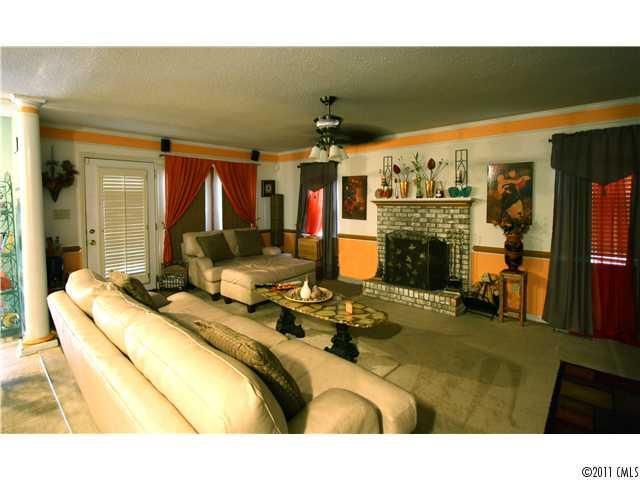 2338 Barn Board Ln, Charlotte, NC 28262