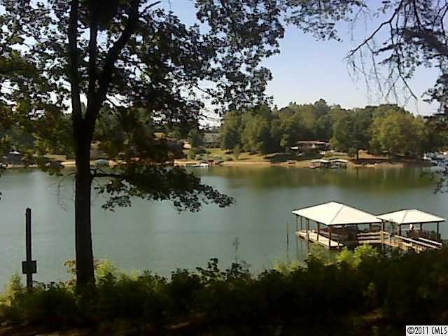 7077 Wateredge Dr, Sherrills Ford, NC 28673