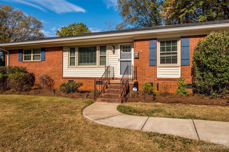 2901 Enfield Rd, Charlotte, NC 28205