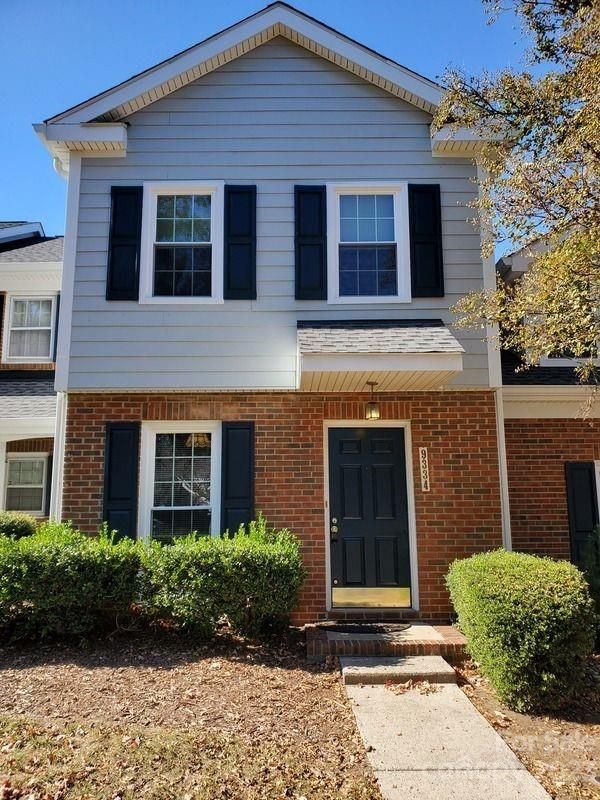 9334 Kings Falls Dr, Charlotte, NC 28210
