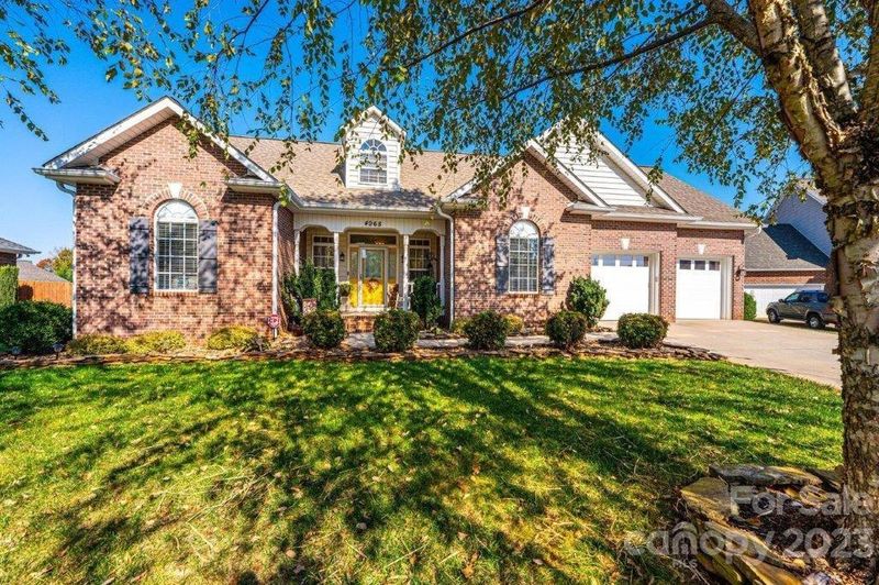 4968 Old River Dr, Hickory, NC 28602