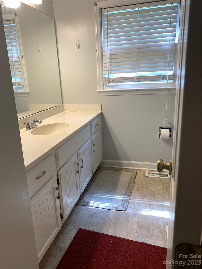 7231 Leaves Ln, Charlotte, NC 28213